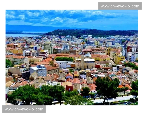 撒丁岛的狂风与蓝黑铁蹄：当卡利亚里遇见国际米兰，一场关于尊严与征服的绿茵史诗